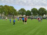 Laatste training S.K.N.W.K. JO9-1 van seizoen 2022-2023 (partijtje tegen de ouders) (161/178)